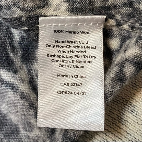 Talbots Pure Merino Wool Women’s Sweater XS Long Bishop Sleeve Gray Snake Print - Picture 8 of 12